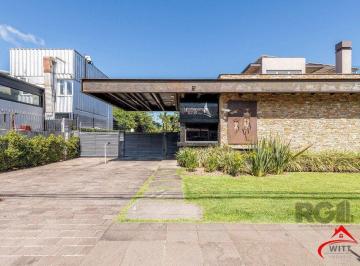 Casa · 513m² · 3 Quartos · 4 Vagas · Casa em condomínio fechado beira de rio, de frente para o clube dos Jangadeiros.