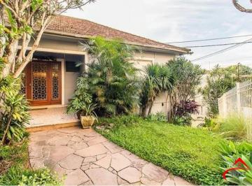 Casa · 425m² · 3 Quartos · 2 Vagas · Casa com 3 quartos, 2 vagas e pátio no Bairro Higienópolis
