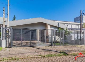 Casa · 255m² · 3 Quartos · 4 Vagas · Casa com 3 quartos, 4 vagas e pátio no Bairro Jardim Lindóia.