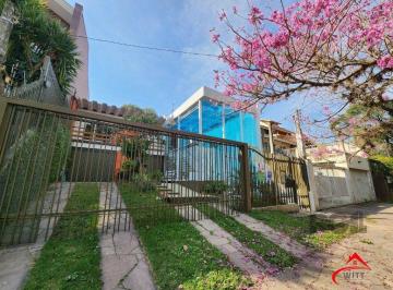 Casa · 255m² · 3 Quartos · 4 Vagas · Vende-se excelente cada 3 quartos com suíte, 4 vagas, anexo comn salão de festas