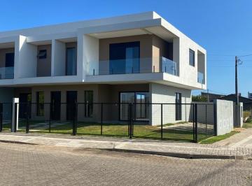 Casa · 100m² · 3 Quartos · 2 Vagas · Casa com 03 quartos, sendo 01 suíte na Praia da Cal