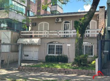 Casa · 175m² · 3 Quartos · 4 Vagas · Casa com 260m² – Excelente localização para moradia ou comércio!