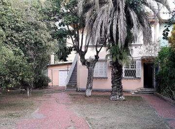 Casa · 200m² · 6 Quartos · 6 Vagas · CASA EM 2 TERRENOS NO BAIRRO MEDIANEIRA