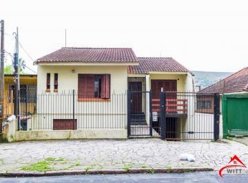 Casa · 150m² · 4 Quartos · 5 Vagas · Casa com entradas independentes em Teresópolis: oportunidade para investimento e