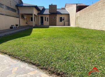 Casa · 90m² · 1 Quarto · Casa