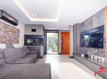 Casa · 225m² · 4 Quartos · 4 Vagas · Casa com 4 quartos e 4 vagas  em Canoas.