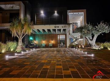 Casa · 320m² · 4 Quartos · 2 Vagas · Casa à venda - em Xangri-Lá