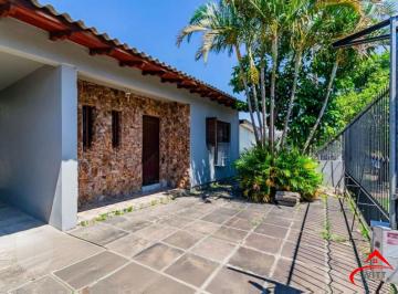 Casa · 103m² · 3 Quartos · 4 Vagas · Casa com 3 quartos, 4 vagas e amplo pátio no Bairro Sarandí