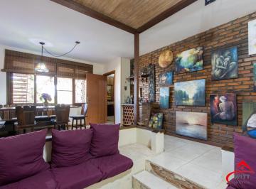 Casa · 370m² · 5 Quartos · 4 Vagas · Casa de Alvenaria, possui 3 dormitórios, uma suíte, hall de entrada, lavabo, li