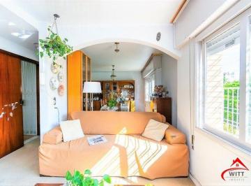 Casa · 215m² · 4 Quartos · 2 Vagas · Casa de 424m² no Bairro Chácara Das Pedras