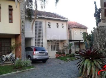 Casa · 350m² · 3 Quartos · 2 Vagas · Excelente casa em condominío de 350m² com 03 dormitórios sendo 02 suítes.