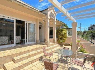 Casa · 360m² · 5 Quartos · 2 Vagas · MAGNÍFICA CASA EM LOCALIZAÇÃO PRIVILEGIADA - TRANQUILIDADE E CONFORTO