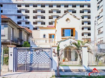 Casa · 280m² · 4 Quartos · 5 Vagas · Casa com piscina e 5 vagas em frente ao Zaffari na Luiz Afonso