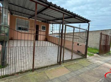 Casa · 40m² · 2 Quartos · 5 Vagas · Casa de esquina no Winter Park Restinga