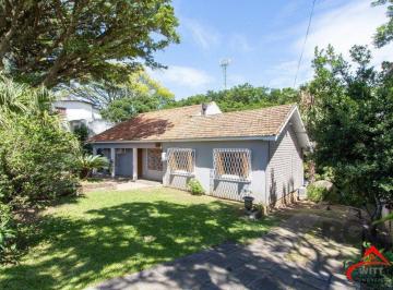 Casa · 218m² · 4 Quartos · 7 Vagas · Casa à venda - em Espírito Santo
