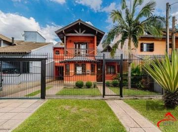 Casa · 209m² · 3 Quartos · 3 Vagas · Excelente casa de 209m² com 3 dormitórios, piscina e 3 vagas de garagem.