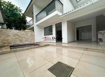 Foto 01 · Venda de Casa em Condomínio com 3 Quartos na Freguesia, Rio de Janeiro - RJ: 1 Suíte, 1 Sala, 3 Banh