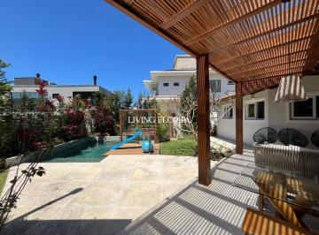 Casa · 450m² · 4 Quartos · Casa com 4 quartos, em condomínio fechado, no bairro Rio Tavares em Florianópolis.