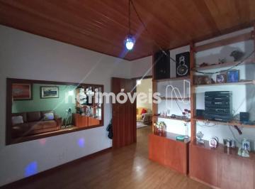 Casa · 300m² · 3 Quartos · 5 Vagas · Casa Imponente com Área de Lazer Completa e 5 Vagas de Garagem