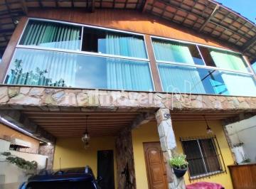 Casa · 300m² · 3 Quartos · 5 Vagas · Casa Imponente com Área de Lazer Completa e 5 Vagas de Garagem