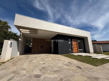 Casa · 230m² · 4 Quartos · 2 Vagas · Casa térrea com 2 suítes e 2 demi-suítes em Santa Felicidade