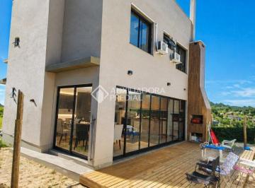 Casa · 200m² · 1 Quarto · Casa na Praia do Rosa ,Vista 360º para a Lagoa e Serra à Venda -