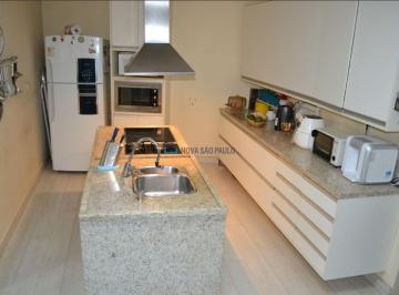 Casa · 180m² · 4 Quartos · 2 Vagas · Sobrado de 3 pavimentos com varanda gourmet próximo ao Metrô