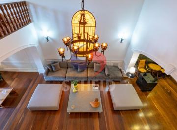 Casa · 564m² · 3 Quartos · 8 Vagas · Casa á Venda no Morumbi com 564m², 3 quartos sendo 3 suítes, 8 vagas.