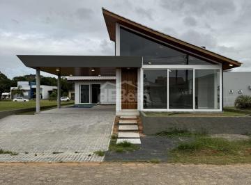 Casa · 227m² · 3 Quartos · 2 Vagas · Condomínio Vila Suiça - Casa à venda no bairro Vila Suiça - Balneário Rincão/SC