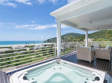 Capas · Casa em Praia Brava
