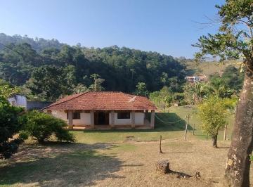 Rural de 3 quartos, Guararema · Chácara à venda em Guararema com 3.500m², asfalto e lago