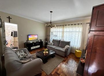 Casa · 250m² · 3 Quartos · 4 Vagas · Oportunidade - Casa - Centro - Jacareí - 3 Dormitórios - 206m².