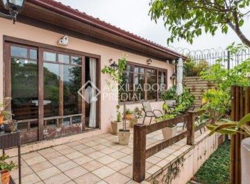 Casa · 253m² · 3 Quartos · 4 Vagas · Casa no bairro Medianeira, Porto Alegre.