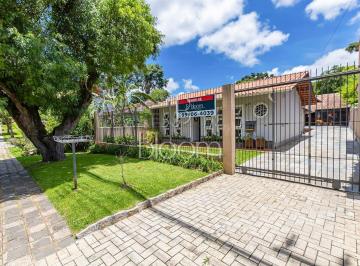 Casa · 242m² · 6 Quartos · 7 Vagas · Duas casas no Champagnat