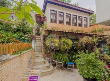 Casa · 200m² · 3 Quartos · 2 Vagas · Sobrado à venda na Sumaré com 3 quartos, sendo 1 suíte e 2 vagas
