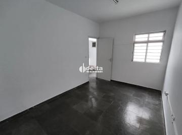 Casa · 120m² · 1 Quarto · Casa comercial com 5 salas disponível para venda no bairro Centro em Uberlândia-MG