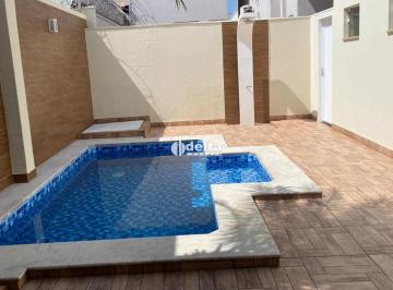 Casa · 360m² · 3 Quartos · 4 Vagas · Casa residencial com 3 suítes disponível para locação no bairro Jardim Inconfidência em Uberlândia -