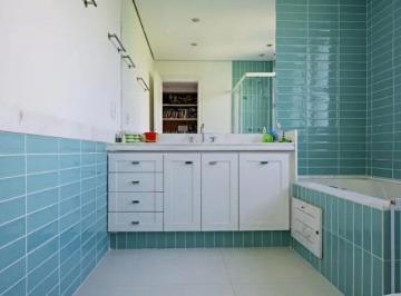 e60da100-146e-429b-a898-b03d9b45aef1 · Excelente casa em condomínio para venda com 5 quartos, sendo 5 suítes, 700m²