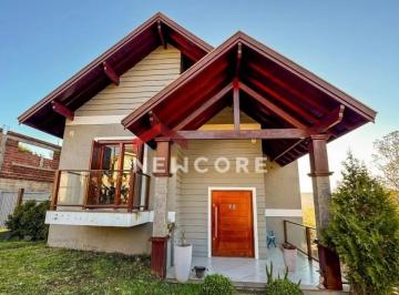 Casa · 170m² · 3 Quartos · 1 Vaga · Casa em Rua Goiabeira - Carniel - Gramado/RS