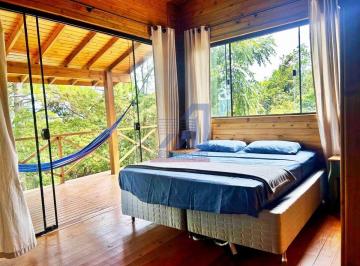 Viva o charme e a tranquilidade da Barra da Lagoa neste sobrado em estilo coloni · CASA 2 quartos no bairro BARRA DA LAGOA em FLORIANÓPOLIS/SC