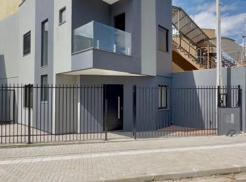 Casa · 73m² · 2 Quartos · 2 Vagas · Sobrado à venda no bairro Centro - Sapucaia do Sul/RS