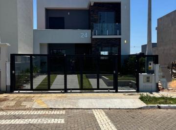 Casa · 139m² · 4 Quartos · 2 Vagas · Excelente sobrado à venda no bairro Garden Ville - Gravataí/RS