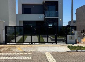 Casa · 139m² · 4 Quartos · 2 Vagas · Excelente sobrado à venda no bairro Garden Ville - Gravataí/RS