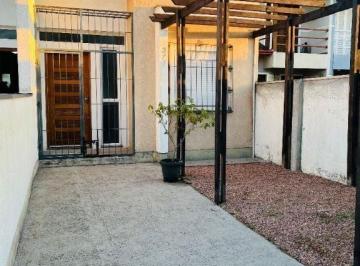 Casa · 150m² · 2 Quartos · 1 Vaga · Casa à venda no bairro Parque dos Anjos - Gravataí/RS