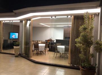 Casa de 4 quartos, Vicente Pires · Sofisticado sobrado de 4 dormitórios, com 3 suítes, espaço gourmet.