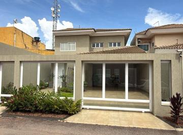 Casa de 4 quartos, Vicente Pires · Sofisticado sobrado de 4 dormitórios, com 3 suítes, espaço gourmet.