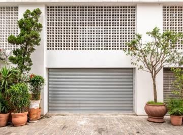 Comercial · 196m² · 2 Quartos · 2 Vagas · Loja em galeria na Rua Heitor Penteado, 236 - Unidade 1 • 196 m²