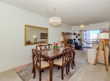 Apartamento · 136m² · 3 Quartos · 1 Vaga · Apartamento à venda no Centro em Balneário Camboriú.