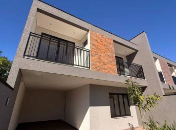 Casa · 166m² · 3 Quartos · 2 Vagas · Sobrado com piscina + edícula á 170 metros da praia em Itapoá-SC