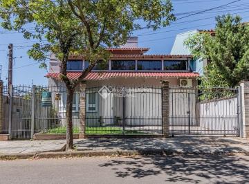 Casa · 200m² · 3 Quartos · 2 Vagas · Sobrado com três quartos em Cachoeirinha